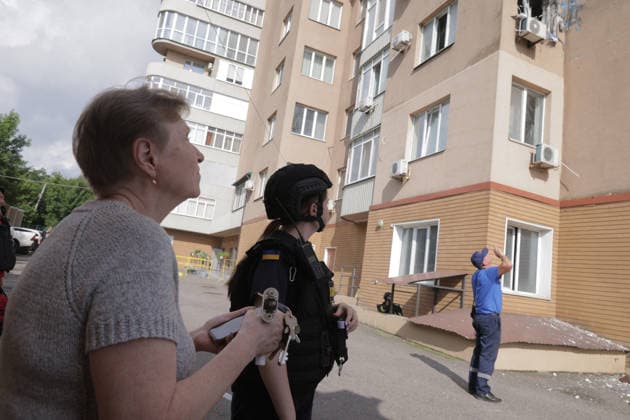 Resident Building After Russian Drone Strike - Kharkiv A resident building in the Shevchenkivskyi district is seen after a Russian drone hit a window of a high-rise building in Kharkiv, Ukraine on July 14 2026 injuring one person, according to Oleg Synegubov, head of the Kharkiv OVA. Medics are providing necessary assistance. Photo by Yevhen Titov ABACAPRESS.COM Kharkiv Ukraine  Copyright: xTitovxYevhen ABACAx