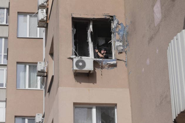 Resident Building After Russian Drone Strike - Kharkiv A resident building in the Shevchenkivskyi district is seen after a Russian drone hit a window of a high-rise building in Kharkiv, Ukraine on July 14 2026 injuring one person, according to Oleg Synegubov, head of the Kharkiv OVA. Medics are providing necessary assistance. Photo by Yevhen Titov ABACAPRESS.COM Kharkiv Ukraine  Copyright: xTitovxYevhen ABACAx