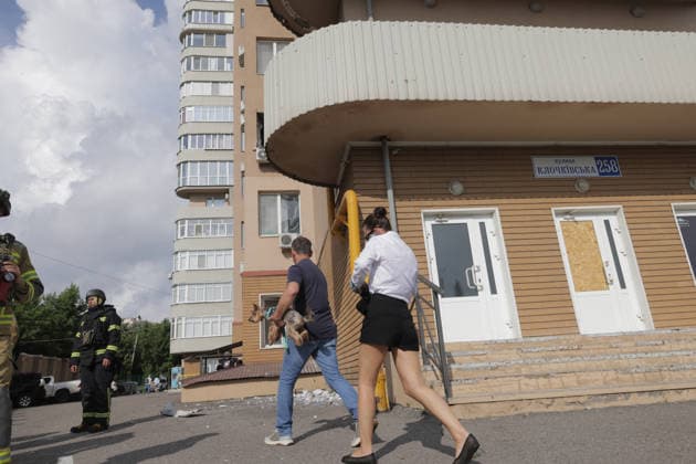 Resident Building After Russian Drone Strike - Kharkiv A resident building in the Shevchenkivskyi district is seen after a Russian drone hit a window of a high-rise building in Kharkiv, Ukraine on July 14 2026 injuring one person, according to Oleg Synegubov, head of the Kharkiv OVA. Medics are providing necessary assistance. Photo by Yevhen Titov ABACAPRESS.COM Kharkiv Ukraine  Copyright: xTitovxYevhen ABACAx