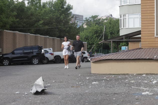 Resident Building After Russian Drone Strike - Kharkiv A resident building in the Shevchenkivskyi district is seen after a Russian drone hit a window of a high-rise building in Kharkiv, Ukraine on July 14 2026 injuring one person, according to Oleg Synegubov, head of the Kharkiv OVA. Medics are providing necessary assistance. Photo by Yevhen Titov ABACAPRESS.COM Kharkiv Ukraine  Copyright: xTitovxYevhen ABACAx