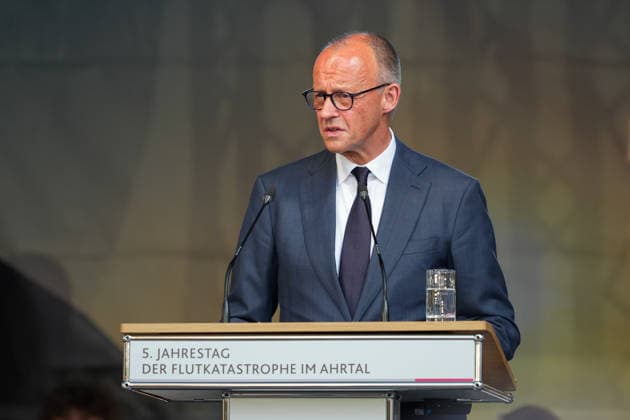 14.07.2026, xydrx, Gedenkveranstaltung, 5. Jahrestag der Flut im Ahrtal, Bad Neuenahr-Ahrweiler: Friedrich Merz (Bundeskanzler der Bundesrepublik Deutschland) hält eine Rede zum Gedenken an die Opfer und Betroffenen der Flutkatastrophe im Ahrtal *** July 14, 2026, xydrx, memorial event, 5th anniversary of the flood in the Ahr Valley, Bad Neuenahr-Ahrweiler: Friedrich Merz, Chancellor of the Federal Republic of Germany, delivers a speech in memory of the victims and those affected by the flood disaster in the Ahr Valley Copyright: HMBxMedia YannisxDreimann