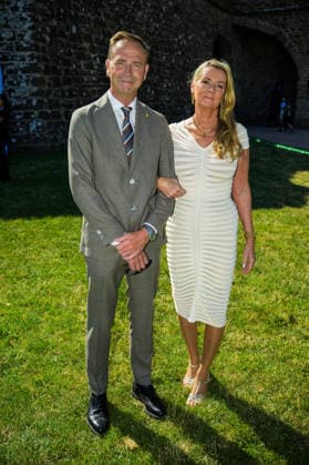 260714 Landshövding Allan Widman med fru Helen under utdelningen av Victoriapriset den 14 juli 2026 i Borgholm. *** July 14, 2026: Governor Allan Widman and his wife Helen at the Victoria Prize award ceremony on July 14, 2026, in Borgholm  Copyright: SUVADxMRKONJIC 1079970825st