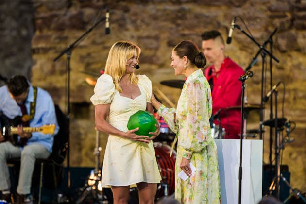 260714 Pristagaren Frida Karlsson och kronprinsessan Victoria under utdelningen av Victoriapriset den 14 juli 2026 i Borgholm. *** July 14, 2026: Award recipient Frida Karlsson and Crown Princess Victoria during the Victoria Prize ceremony on July 14, 2026, in Borgholm  Copyright: SUVADxMRKONJIC 1079982812st