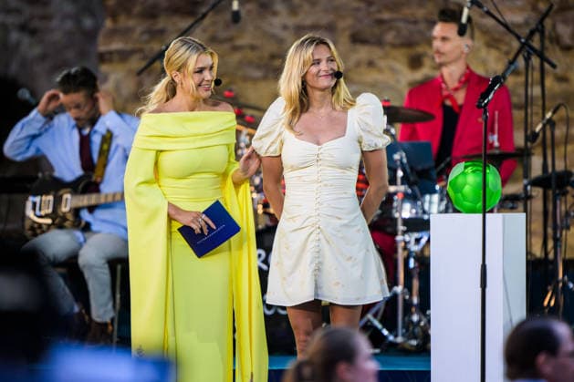 260714 Programledaren Kristina Petrushina och Pristagaren Frida Karlsson under utdelningen av Victoriapriset den 14 juli 2026 i Borgholm. *** July 14, 2026: Host Kristina Petrushina and award winner Frida Karlsson at the Victoria Prize ceremony on July 14, 2026, in Borgholm  Copyright: SUVADxMRKONJIC 1079982907st