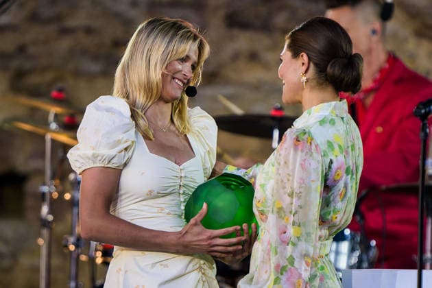 260714 Pristagaren Frida Karlsson och kronprinsessan Victoria under utdelningen av Victoriapriset den 14 juli 2026 i Borgholm. *** July 14, 2026: Award recipient Frida Karlsson and Crown Princess Victoria during the Victoria Prize ceremony on July 14, 2026, in Borgholm  Copyright: SUVADxMRKONJIC 1079983520st