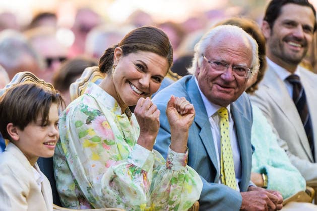 260714 Kronprinsessan Victoria och kung Carl Gustaf under utdelningen av Victoriapriset den 14 juli 2026 i Borgholm. *** July 14, 2026: Crown Princess Victoria and King Carl Gustaf at the Victoria Prize award ceremony on July 14, 2026, in Borgholm  Copyright: SUVADxMRKONJIC 1079984327st