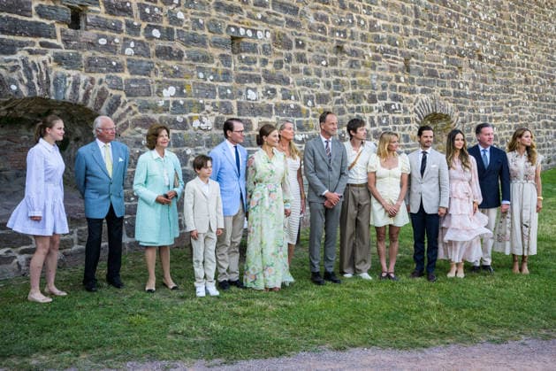 260714 Kungafamiljen och Pristagaren Frida Karlsson under utdelningen av Victoriapriset den 14 juli 2026 i Borgholm. *** July 14, 2026: The Royal Family and Victoria Prize winner Frida Karlsson at the Victoria Prize award ceremony on July 14, 2026, in Borgholm  Copyright: SUVADxMRKONJIC 1079984338st