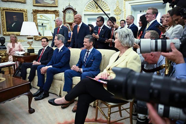 July 14, 2026, Washington, District Of Columbia, USA: United States Secretary of State Marco Rubio (L), US Secretary of the Treasury Scott Bessent (C-L), US Secretary of War Pete Hegseth (C-R) and White House Chief of Staff Susie Wiles (R) listen to US President Donald Trump speak with Iraqi Prime Minister Ali al-Zaidi during their meeting in the Oval Office of the White House in Washington, DC, USA, 14 July 2026. This is Ali al-Zaidi™s first foreign trip since he took office in May 2026 Washington USA  - ZUMAs152 20260714_faa_s152_055 Copyright: xGraemexSloanx-xPoolxviaxCNPx