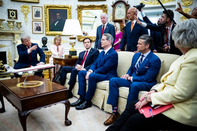 July 14, 2026, Washington, District Of Columbia, USA: United States President Donald Trump (L), US Secretary of State Marco Rubio (2L), US Secretary of Energy Chris Wright (3L), US Secretary of the Treasury Scott Bessent (C), US Secretary of War Pete Hegseth (2R), and White House Chief of Staff Susie Wiles (R) during a meeting with Iraqi Prime Minister Ali al-Zaidi (not pictured) in the Oval Office with of the White House in Washington, DC, USA, 14 July 2026. This is Ali al-Zaidi™s first foreign trip since he took office in May 2026 Washington USA  - ZUMAs152 20260714_faa_s152_078 Copyright: xGraemexSloanx-xPoolxviaxCNPx