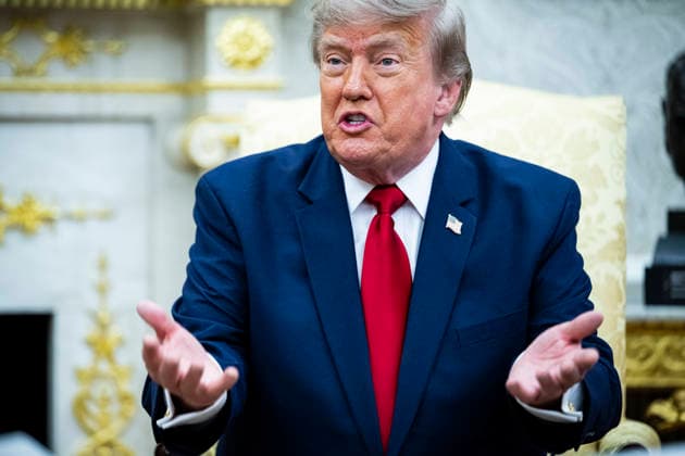 July 14, 2026, Washington, District Of Columbia, USA: US President Donald Trump speaks with Iraqi Prime Minister Ali al-Zaidi (not pictured) during their meeting in the Oval Office of the White House in Washington, DC, USA, 14 July 2026. This is Ali al-Zaidi s first foreign trip since he took office in May 2026 Washington USA - ZUMAs152 20260714_faa_s152_048 Copyright: xGraemexSloanx-xPoolxviaxCNPx