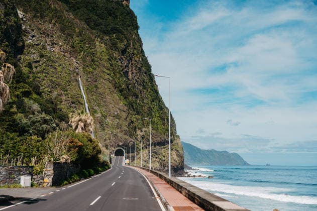 Água d Alto Tunnel entrance on the scenic VE2 coastal road in Madeira São Vicente, Madeira, Portugal R_EPZT260712EC-2075291-01 ,model released, Symbolfoto ,property released