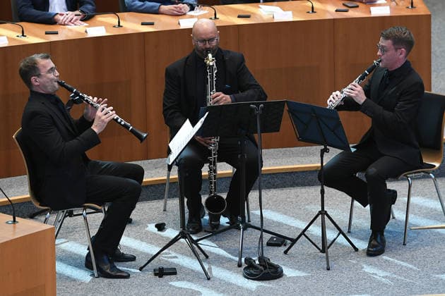 Gedenkstunde Hochwasserkatastrophe am 14.07.2026 im Landtag Nordrhein-Westfalen in Düsseldorf Klarinetten-Trio: Johann-Peter Taferner - Frederico Kurt - Kristof Dömötör während der Gedenkstunde im Landtag Nordrhein-Westfalen. *** Memorial service for the flood disaster on July 14, 2026, at the North Rhine-Westphalia State Parliament in Düsseldorf; the clarinet trio of Johann Peter Taferner, Frederico Kurt, and Kristof Dömötör during the memorial service at the North Rhine-Westphalia State Parliament xRx