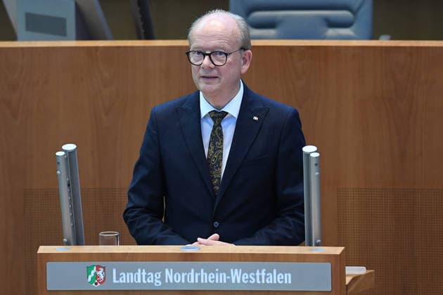 Gedenkstunde Hochwasserkatastrophe am 14.07.2026 im Landtag Nordrhein-Westfalen in Düsseldorf Andre Kuper ( Präsident des Landtages ) während der Gedenkstunde im Landtag Nordrhein-Westfalen. *** Memorial service for the flood disaster on July 14, 2026, at the North Rhine-Westphalia State Parliament in Düsseldorf; Andre Kuper, President of the State Parliament, during the memorial service at the North Rhine-Westphalia State Parliament xRx