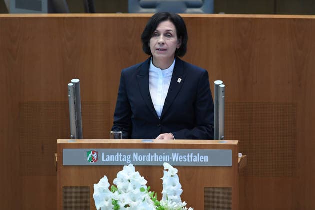 Gedenkstunde Hochwasserkatastrophe am 14.07.2026 im Landtag Nordrhein-Westfalen in Düsseldorf Claudia Müller-Bück ( Superintendentin des Ev. Kirchenkreise Bad Godesberg-Voreifel ) während der Gedenkstunde im Landtag Nordrhein-Westfalen. *** Memorial service for the flood disaster on July 14, 2026, at the North Rhine-Westphalia State Parliament in Düsseldorf. Claudia Müller Bück, Superintendent of the Evangelical Church District of Bad Godesberg-Voreifel, during the memorial service at the North Rhine-Westphalia State Parliament. xRx