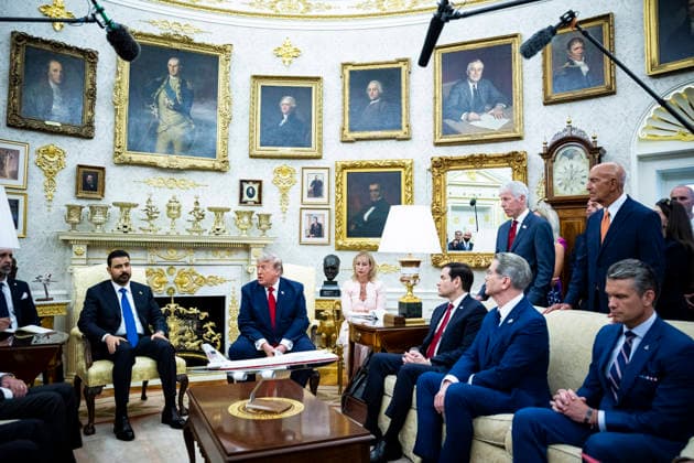July 14, 2026, Washington, District Of Columbia, USA: Iraqi Prime Minister Ali al-Zaidi (L), United States President Donald J Trump (2L), US Secretary of State Marco Rubio (4R), US Secretary of Energy Chris Wright (3R), US Secretary of the Treasury Scott Bessent (2R), and US Secretary of War Pete Hegseth (R) during a meeting in the Oval Office of the White House in Washington, DC, USA, 14 July 2026. This is Ali al-Zaidi™s first foreign trip since he took office in May 2026 Washington USA - ZUMAs152 20260714_faa_s152_044 Copyright: xGraemexSloanx-xPoolxviaxCNPx