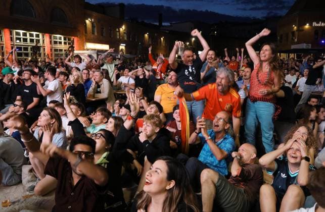 14.07.2026, Berlin - Deutschland. Fußball-WM der Männer, Halbfinale Frankreich vs Spanien, Kulturbrauerei. *** July 14, 2026, Berlin, Germany: Men s World Cup, Semifinal: France vs. Spain, Kulturbrauerei
