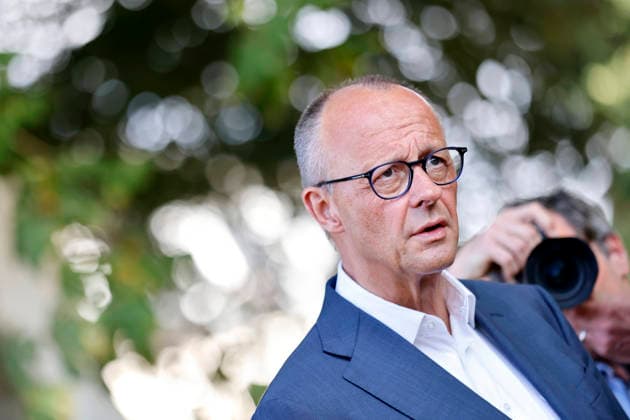 Bundeskanzler Friedrich Merz (CDU) bei einer Baustellenbesichtigung im Kurpark anlässlich des fünften Jahrestag der Flutkatastrophe im Ahrtal. Die Flut in der Nacht vom 14. auf den 15. Juli 2021 in Rheinland-Pfalz und Nordrhein-Westfalen war eine der verheerendsten Naturkatastrophen in der jüngeren deutschen Geschichte. Bad Neuenahr-Ahrweiler, 14.07.2026 Rheinland-Pfalz Deutschland *** Chancellor Friedrich Merz (CDU) during a site visit to the spa gardens on the occasion of the fifth anniversary of the flood disaster in the Ahr Valley. The flood that occurred on the night of July 14–15, 2021, in Rhineland-Palatinate and North Rhine-Westphalia was one of the most devastating natural disastersin recent German history. Bad Neuenahr-Ahrweile Copyright: xChristophxHardtx