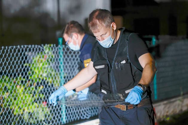 Die Aufnahme zeigt die spezialisierte Beweissicherung nach den Schussabgaben am Dienstagabend in Würzburg. Würzburg Unterdürrbach, Bayern, 14. Juli 2026. *** The photo shows the specialized evidence collection efforts following the gunshots on Tuesday evening in Würzburg-Unterdürrbach, Bavaria, July 14, 2026 Copyright: HMBxMedia xHeikoxBecker