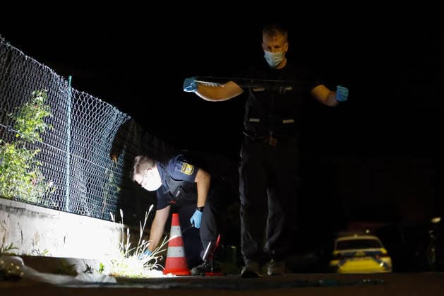 Die Aufnahme zeigt die spezialisierte Beweissicherung nach den Schussabgaben am Dienstagabend in Würzburg. Würzburg Unterdürrbach, Bayern, 14. Juli 2026. *** The photo shows the specialized evidence collection efforts following the gunshots fired on Tuesday evening in Würzburg-Unterdürrbach, Bavaria, July 14, 2026 Copyright: HMBxMedia xHeikoxBecker
