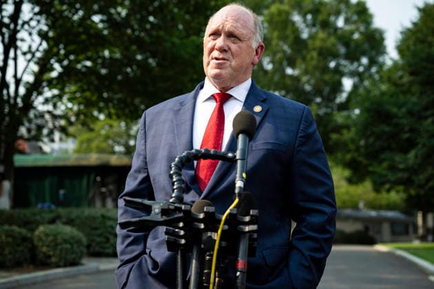 July 14, 2026, Washington, District Of Columbia, USA: White House Border Czar TOM HOMAN speaks to the media outside the West Wing of the White House in Washington. Homan confirmed that Immigration and Customs Enforcement (ICE) is implementing a short-term pause on most non-urgent vehicle stops following recent deadly shootings. Washington USA - ZUMAs152 20260714_faa_s152_089 Copyright: xGraemexSloan POOLx