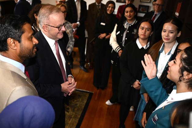 ANTHONY ALBANESE AI SPEECH, Australian Prime Minister Anthony Albanese meets with students studying STEM after delivering a speech titled AI in Australia™s Interests at The University of Sydney, Wednesday, July 15, 2026. ( NO ARCHIVING SYDNEY NEW SOUTH WALES AUSTRALIA  Copyright: xDANxHIMBRECHTSx 20260715127735134101