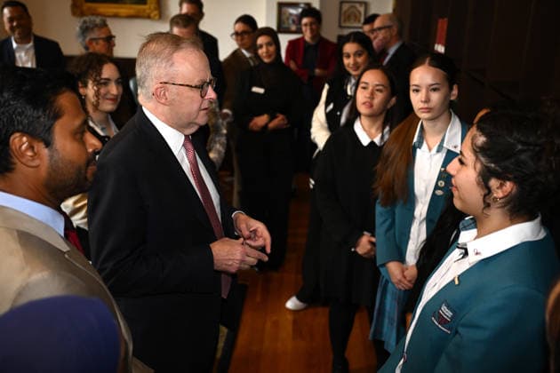 ANTHONY ALBANESE AI SPEECH, Australian Prime Minister Anthony Albanese meets with students studying STEM after delivering a speech titled AI in Australia™s Interests at The University of Sydney, Wednesday, July 15, 2026. ( NO ARCHIVING SYDNEY NEW SOUTH WALES AUSTRALIA  Copyright: xDANxHIMBRECHTSx 20260715125848594276