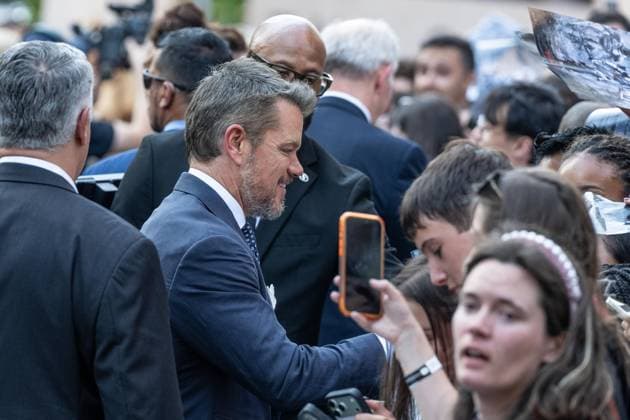 July 14, 2026, Bronx, New York, USA: Matt Damon signs autographs as he attends premiere of The Odyssey at AMC Lincoln Square in New York, NY on July 14, 2026. Bronx USA - ZUMAr339 20260714_znp_r339_054 Copyright: xLevxRadinx