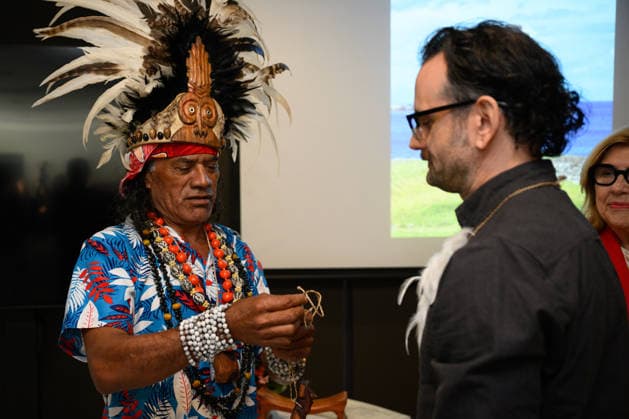 RAPA NUI ANCESTORS RETURN, Rapa Nui delegation representative Johnny Tuky Huke, (left) presents gifts during a ceremony to formally return 17 Rapa Nui ancestors and a sample of human hair to Te Mau Hatu o Rapa Nui (Easter Island) representatives at the Australian Museum, in Sydney, Wednesday, July 15, 2026. ( NO ARCHIVING SYDNEY NEW SOUTH WALES AUSTRALIA  Copyright: xDANxHIMBRECHTSx 20260715112831941793