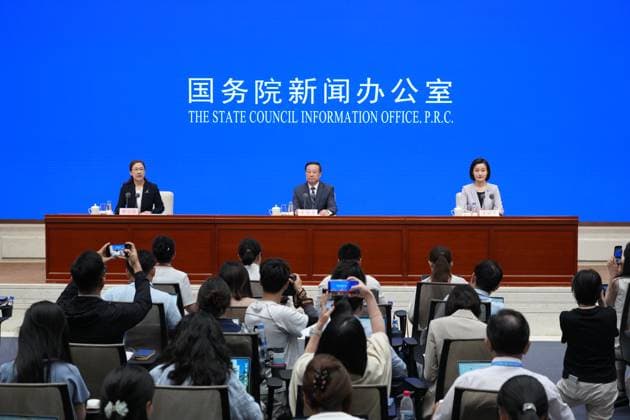 News Bilder des Tages BEIJING, CHINA - JULY 15: The State Council Information Office (SCIO) holds a press conference on China s economic performance in H1 2026 on July 15, 2026 in Beijing, China.  Copyright: xVCGx 111654402353