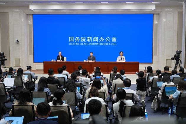 BEIJING, CHINA - JULY 15: The State Council Information Office (SCIO) holds a press conference on China s economic performance in H1 2026 on July 15, 2026 in Beijing, China.  Copyright: xVCGx 111654402356
