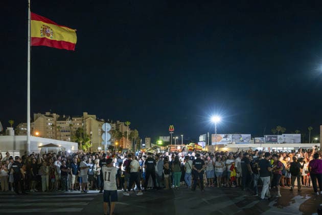 Removal of the border between Gibraltar and Spain GIBRALTAR - JULY 15: Spaniards and Gibraltarians gather at the entrance to Gibraltar to celebrate the disappearance of the border between Gibraltar and Spain, in Gibraltar on July 15, 2026. Marcos Moreno Anadolu Gibraltar Gibraltar. Editorial use only. Please get in touch for any other usage.  Copyright: x2026xAnadoluxMarcosxMorenox