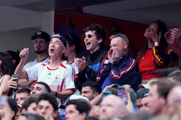 2026 World Cup - Timothee Chalamet At France v Spain Timothee Chalamet with his father Marc Chalamet attend the semi-final France vs Spain during FIFA World Cup 2026 in Dallas, TX on July 14, 2026. Photo by Charles Guerin ABACAPRESS.COM Dallas TX United States  Copyright: xGuerinxCharles ABACAx