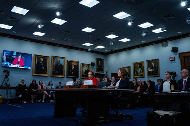 July 14, 2026, Washington, District Of Columbia, USA: Associate Justice of the Supreme Court Elena Kagan and Associate Justice of the Supreme Court Amy Coney Barrett testify before the US House Committee on Appropriations in Washington, DC, USA, on Tuesday, July 14, 2026 Washington USA  - ZUMAs152 20260714_faa_s152_095 Copyright: xEmilyxAlffx