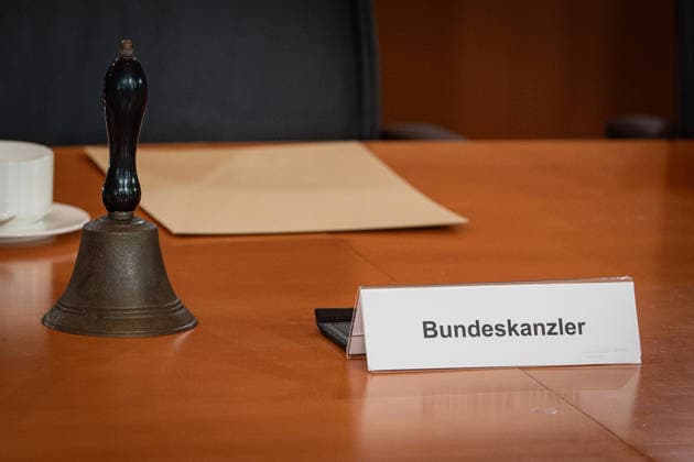 Berlin, Kabinettssitzung der Bundesregierung Kabinettssitzung der Bundesregierung am 15.07.2026 im Bundeskanzleramt in Berlin. Im Bild: Der Kabinettstisch Berlin Bundeskanzleramt Berlin Deutschland *** Berlin, Federal Government Cabinet Meeting Federal Government Cabinet Meeting on July 15, 2026, at the Federal Chancellery in Berlin. Pictured: The cabinet table. Berlin, Federal Chancellery, Berlin, Germany
