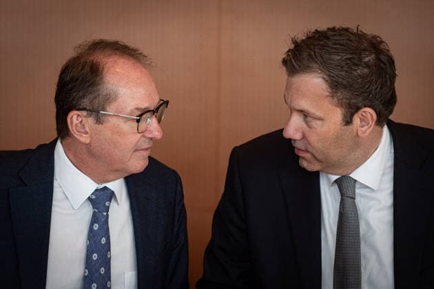 Berlin, Kabinettssitzung der Bundesregierung Kabinettssitzung der Bundesregierung am 15.07.2026 im Bundeskanzleramt in Berlin. Im Bild: Alexander Dobrindt (Bundesminister des Innern, CSU) und Lars Klingbeil (Vizekanzler, Finanzminister, SPD) Berlin Bundeskanzleramt Berlin Deutschland *** Berlin, Federal Government Cabinet Meeting Federal Government Cabinet Meeting on July 15, 2026, at the Federal Chancellery in Berlin Pictured: Alexander Dobrindt, Federal Minister of the Interior (CSU), and Lars Klingbeil, Vice Chancellor and Minister of Finance (SPD) Berlin, Federal Chancellery, Berlin, Germany