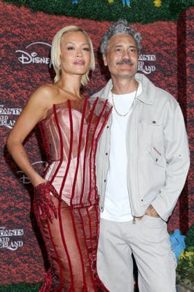 July 15, 2026, Los Angeles, Ca, USA: LOS ANGELES - JUL 14: Rita Ora, Taika Waititi at the Descendants Wicked Wonderland Premiere at the Academy Museum of Motion Pictures on July 14, 2026 in Los Angeles, CA Los Angeles USA - ZUMAnc22 20260715_zaa_nc22_075 Copyright: xKathyxHutchinsx