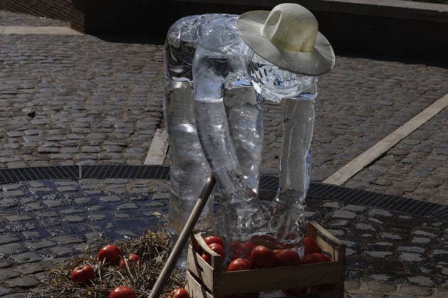 Greenpeace action on impact of global warming on workers in Italy ROME, ITALY, JULY 15: Ice statues representing a farm worker, a construction worker and a food delivery rider stand in front of the Colosseum after being placed by Greenpeace activists to melt under the sun during an awareness campaign highlighting the impact of global warming on workers, as a new heatwave grips in Rome, Italy on July 15, 2026. Seven cities were placed under a red alert on Wednesday, with the number expected to rise on Thursday, July 16, and temperatures forecast to exceed 40 degrees Celsius in many areas. Riccardo De Luca Anadolu Rome Italy. Editorial use only. Please get in touch for any other usage.  Copyright: x2026xAnadoluxRiccardoxDexLucax