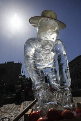 Greenpeace action on impact of global warming on workers in Italy ROME, ITALY, JULY 15: Ice statues representing a farm worker, a construction worker and a food delivery rider stand in front of the Colosseum after being placed by Greenpeace activists to melt under the sun during an awareness campaign highlighting the impact of global warming on workers, as a new heatwave grips in Rome, Italy on July 15, 2026. Seven cities were placed under a red alert on Wednesday, with the number expected to rise on Thursday, July 16, and temperatures forecast to exceed 40 degrees Celsius in many areas. Riccardo De Luca Anadolu Rome Italy. Editorial use only. Please get in touch for any other usage.  Copyright: x2026xAnadoluxRiccardoxDexLucax