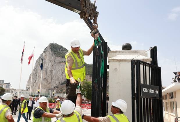 Pedro Sánchez attends the demolition ceremony for the Gibraltar Fence. Photo of the demolition ceremony for the Gibraltar Fence. July 15, 2026, in La Línea de la Concepción, Cádiz, Andalusia, Spain The fence separating Gibraltar from Spain has been, for over a century, the symbol of the division between the British colony and the surrounding Campo de Gibraltar region, even serving as a literal barrier during the Franco era, but as of this Wednesday, it has become a thing of the past by virtue of the agreement reached between the United Kingdom and the European Union to facilitate the Rock’s relationship with the bloc following Brexit. JULY 15, 2026 Rocí La Línea de la Concepción, Cádiz La Línea de la Concepción, Cádiz Spain  Copyright: xRocioxRuzx 7665808