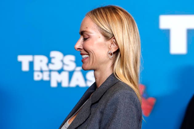 July 15, 2026, Madrid, Madrid, Spain: Actress KIRA MIRO poses for the media during the photocall presenting the new family comedy Tres de mas at the Urso Hotel. The film follows the story of Julia and Ernesto, a successful couple enjoying a child-free life until they suddenly wake up with three kids calling them mom and dad, forcing them to learn parenthood overnight while discovering the origin of the children. Madrid Spain  - ZUMAo127 20260715_zep_o127_041 Copyright: xHugoxOrtunox