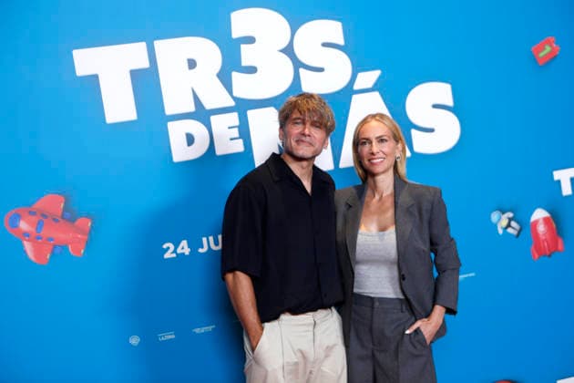 July 15, 2026, Madrid, Madrid, Spain: Actors and real-life couple SALVA REINA (L) and KIRA MIRO (R) pose for the media during the photocall presenting the new family comedy Tres de mas at the Urso Hotel. The film follows the story of Julia and Ernesto, a successful couple enjoying a child-free life until they suddenly wake up with three kids calling them mom and dad, forcing them to learn parenthood overnight while discovering the origin of the children. Madrid Spain - ZUMAo127 20260715_zep_o127_025 Copyright: xHugoxOrtunox
