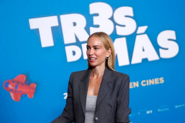 July 15, 2026, Madrid, Madrid, Spain: Actress KIRA MIRO poses for the media during the photocall presenting the new family comedy Tres de mas at the Urso Hotel. The film follows the story of Julia and Ernesto, a successful couple enjoying a child-free life until they suddenly wake up with three kids calling them mom and dad, forcing them to learn parenthood overnight while discovering the origin of the children. Madrid Spain - ZUMAo127 20260715_zep_o127_026 Copyright: xHugoxOrtunox