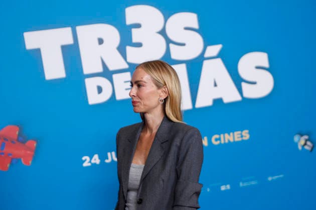 July 15, 2026, Madrid, Madrid, Spain: Actress KIRA MIRO poses for the media during the photocall presenting the new family comedy Tres de mas at the Urso Hotel. The film follows the story of Julia and Ernesto, a successful couple enjoying a child-free life until they suddenly wake up with three kids calling them mom and dad, forcing them to learn parenthood overnight while discovering the origin of the children. Madrid Spain - ZUMAo127 20260715_zep_o127_031 Copyright: xHugoxOrtunox