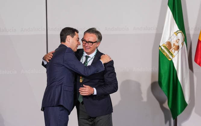 Medal Presentation Ceremony for the Ministers of the New Andalusian Government The president of the Regional Government of Andalusia, Juanma Moreno, greets the Second Vice President and Minister of Tourism, Justice, Deregulation and Local Administration, Manuel Gavira, during the medal presentation ceremony for members of the new Governing Council July 15, 2026, in Seville, Andalusia, Spain The President of the Regional Government of Andalusia, Juanma Moreno, has called on his new team of ministers for understanding and coordination and has emphasized that the newly formed government is the result of an agreement between two political forces, which represent the broad will of the citizens of Andalusia, but it is a single government. It is  Copyright: xMariaxJosÃ xLopezx 7665828