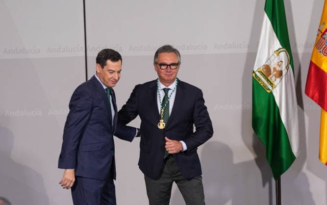 Medal Presentation Ceremony for the Ministers of the New Andalusian Government The president of the Regional Government of Andalusia, Juanma Moreno, greets the Second Vice President and Minister of Tourism, Justice, Deregulation and Local Administration, Manuel Gavira, during the medal presentation ceremony for members of the new Governing Council July 15, 2026, in Seville, Andalusia, Spain The President of the Regional Government of Andalusia, Juanma Moreno, has called on his new team of ministers for understanding and coordination and has emphasized that the newly formed government is the result of an agreement between two political forces, which represent the broad will of the citizens of Andalusia, but it is a single government. It is  Copyright: xMariaxJosÃ xLopezx 7665829