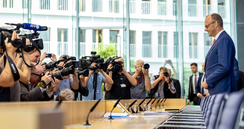 News Bilder des Tages Friedrich Merz (CDU), Bundeskanzler, aufgenommen im Rahmen der Sommerpressekonferenz in der BPK in Berlin, 15.07.2026. Berlin Deutschland *** Friedrich Merz, CDU, Federal Chancellor, photographed during the summer press conference at the BPK in Berlin, July 15, 2026, Berlin, Germany Copyright: xFlorianxGaertnerx