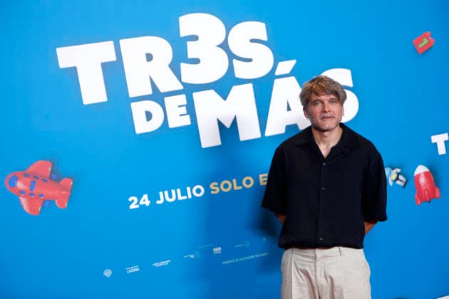 July 15, 2026, Madrid, Madrid, Spain: Actor SALVA REINA poses for the media during the photocall presenting the new family comedy Tres de mas at the Urso Hotel. The film follows the story of Julia and Ernesto, a successful couple enjoying a child-free life until they suddenly wake up with three kids calling them mom and dad, forcing them to learn parenthood overnight while discovering the origin of the children. Madrid Spain - ZUMAo127 20260715_zep_o127_040 Copyright: xHugoxOrtunox