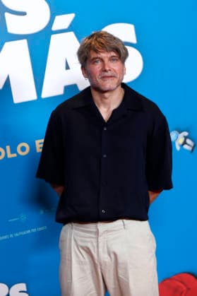 July 15, 2026, Madrid, Madrid, Spain: Actor SALVA REINA poses for the media during the photocall presenting the new family comedy Tres de mas at the Urso Hotel. The film follows the story of Julia and Ernesto, a successful couple enjoying a child-free life until they suddenly wake up with three kids calling them mom and dad, forcing them to learn parenthood overnight while discovering the origin of the children. Madrid Spain - ZUMAo127 20260715_zep_o127_044 Copyright: xHugoxOrtunox