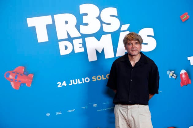 July 15, 2026, Madrid, Madrid, Spain: Actor SALVA REINA poses for the media during the photocall presenting the new family comedy Tres de mas at the Urso Hotel. The film follows the story of Julia and Ernesto, a successful couple enjoying a child-free life until they suddenly wake up with three kids calling them mom and dad, forcing them to learn parenthood overnight while discovering the origin of the children. Madrid Spain - ZUMAo127 20260715_zep_o127_049 Copyright: xHugoxOrtunox