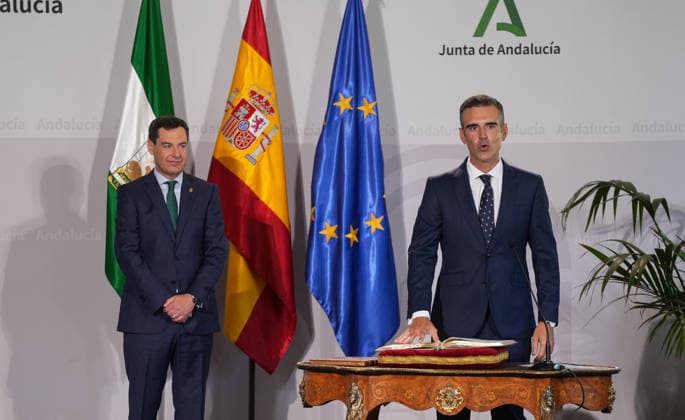 Medal Presentation Ceremony for the Ministers of the New Andalusian Government Ramón Fernández Pacheco, Minister of Agriculture, Fisheries, Water, and Rural Development, Takes Office July 15, 2026, in Seville, Andalusia, Spain The President of the Andalusian Regional Government, Juanma Moreno, has called on his new team of ministers to show understanding and coordination, and has emphasized that the new government is the result of an agreement between two political parties, which represent the broad will of the citizens of Andalusia, but it is a single government. It is an agreement between two political parties, but a single government. JULY 15, 2026 María José Ló Seville, Andalusia, Spain Seville, Andalusia, Spain Spain  Copyright: xMariaxJosÃ xLopezx 7665849